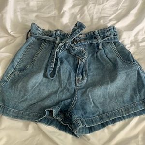 American Eagle High wasted shorts